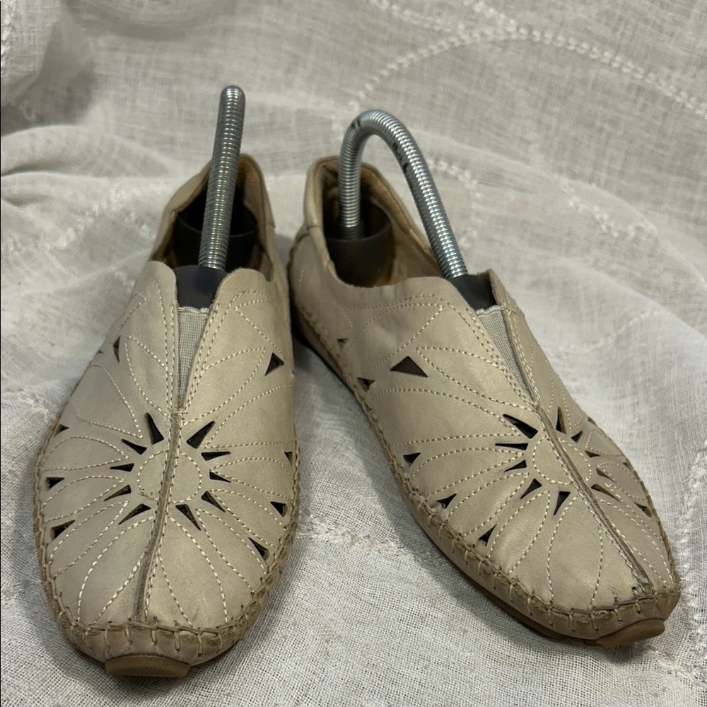 Pikolinos laser cut leather floral / sun pattern slide in shoes bought